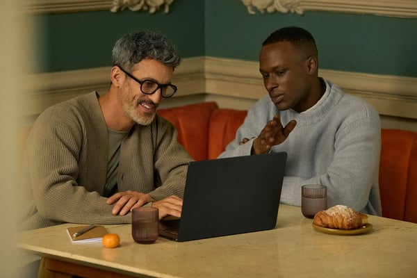 Personen am Laptop 