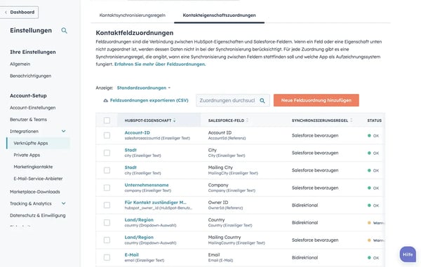 HubSpot Salesforce-Integration: Kontaktfeldzuordnungen in den HubSpot-Einstellungen, die zeigen, wie HubSpot-Eigenschaften wie Stadt, Unternehmensname und E-Mail bidirektional oder bevorzugt mit Salesforce-Feldern synchronisiert werden